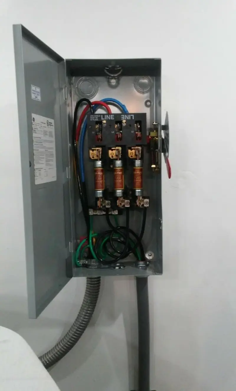 Three-phase disconnect switch installed for Smoke Detector Installation in Pacific